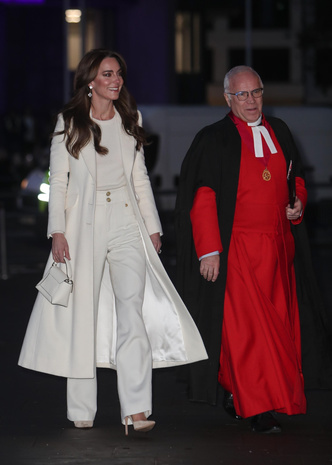 Ослепляют красотой: самые модные наряды королевских особ в 2023 году, которые навсегда войдут в историю