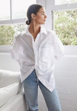 Белая рубашка — культовая и универсальная основа гардероба