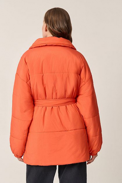 Тепло и красиво: как выбрать женскую демисезонную куртку